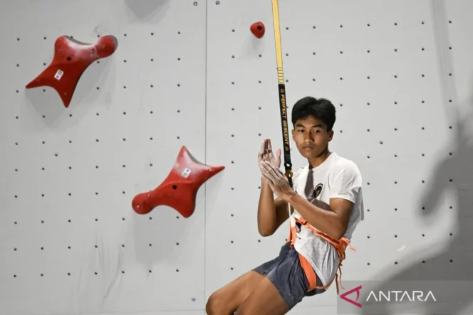 
					Antasyafi Robby Al Hilmi Persembahkan Medali Perak Pertama Indonesia di Ajang Asian Beach Games Sanya 2026