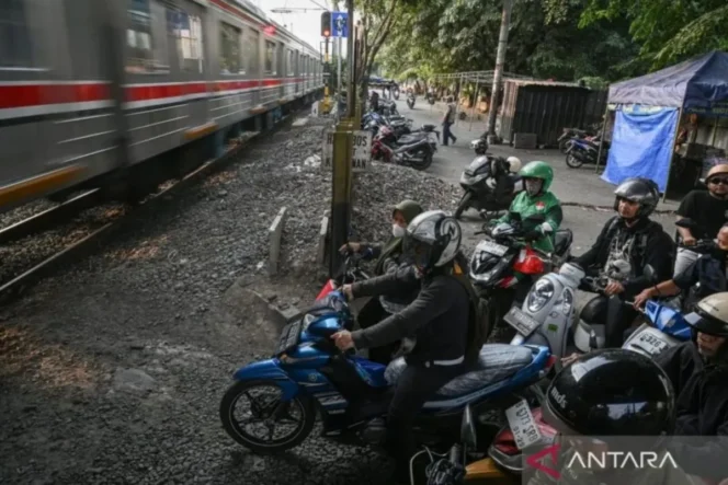 
					KAI Daop 6 Yogyakarta Tegaskan Sanksi Hukum Bagi Pelanggar Perlintasan Kereta Api Pasca Insiden Penabrakan Palang Pintu JPL 732