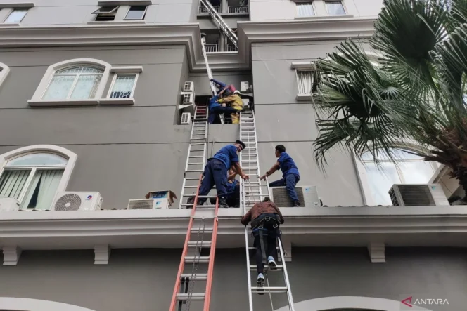 
					Kebakaran Apartemen Mediterania diduga akibat korsleting panel listrik