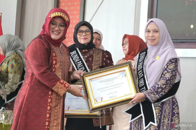 
					Kemendikdasmen Perkuat Peran Bunda PAUD Melalui Penyesuaian Pedoman dan Peluncuran Portal Digital Pijar untuk Akselerasi Wajib Belajar 13 Tahun