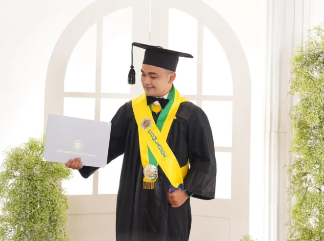 
					Kisah Inspiratif Muhammad Rizky Perwira Zain Lulusan Magister Termuda UGM di Usia 22 Tahun