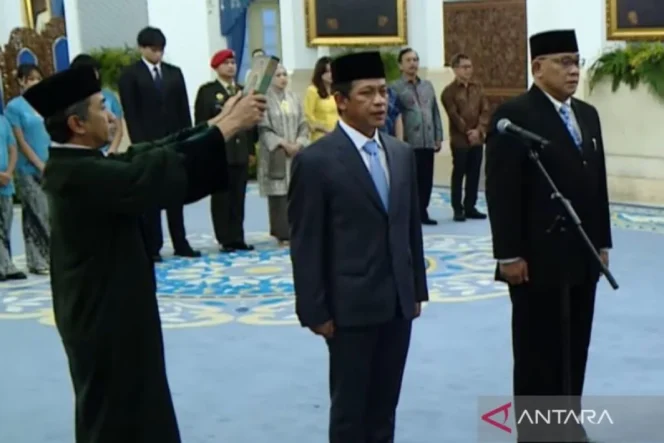 
					Profil Hanif Faisol Nurofiq: Transformasi Karier dari Menteri Lingkungan Hidup Menjadi Wakil Menteri Koordinator Bidang Pangan