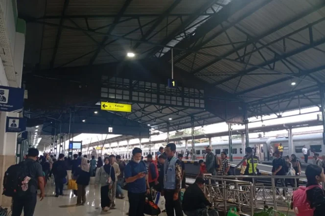 
					PT Kereta Api Indonesia Daop 7 Madiun Berikan Pengembalian Uang Tiket 100 Persen bagi Penumpang Terdampak Gangguan Operasional