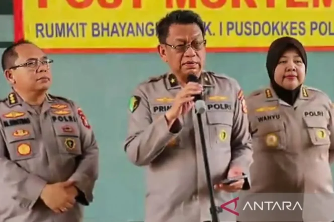 
					Sepuluh Jenazah Korban Kecelakaan KRL dan KRD di Stasiun Bekasi Timur Berhasil Diidentifikasi Tim DVI Polri