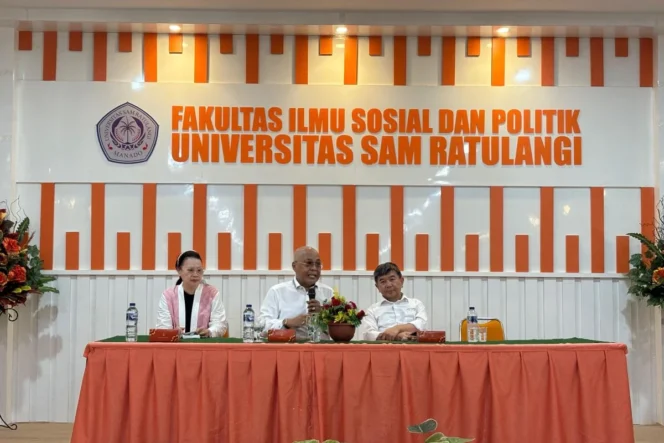
					Akhmad Munir Bekali Mahasiswa FISIP Unsrat Strategi Menghadapi Kompleksitas Jurnalisme di Era Disrupsi Digital