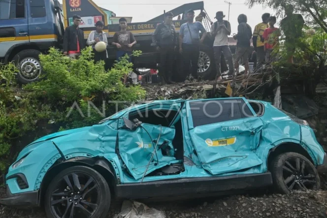 
					Analisis Teknis Mengapa Mobil Listrik Berisiko Mati Mendadak Saat Melintasi Rel Kereta Api