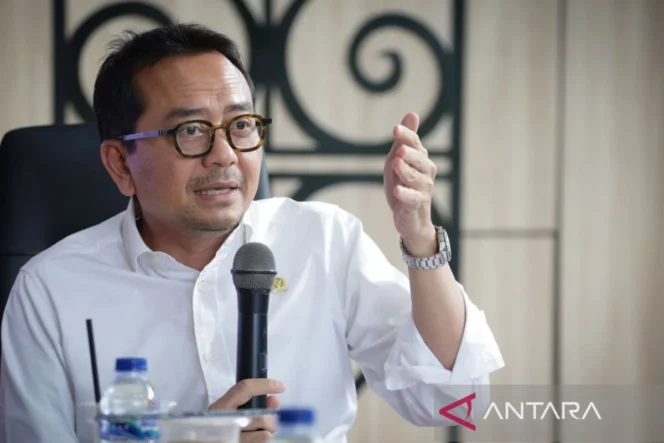 
					Anggota DPR RI Mendesak Pemerintah Segera Bahas dan Sahkan RUU Pekerja Gig Demi Perlindungan Tenaga Kerja Modern