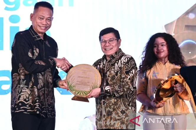 
					ANTARA Raih Dua Penghargaan Bergengsi dari Perum Bulog dalam Puncak Perayaan HUT ke-59