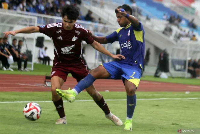 
					Arema FC Tundukkan PSM Makassar 3-0 dalam Lanjutan BRI Super League di Stadion Kanjuruhan