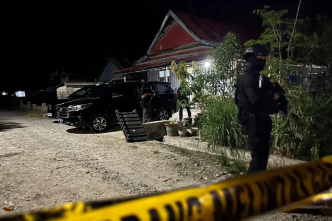 
					Densus 88 Antiteror Tangkap Delapan Terduga Teroris Jaringan JAD Terafiliasi ISIS di Sulawesi Tengah