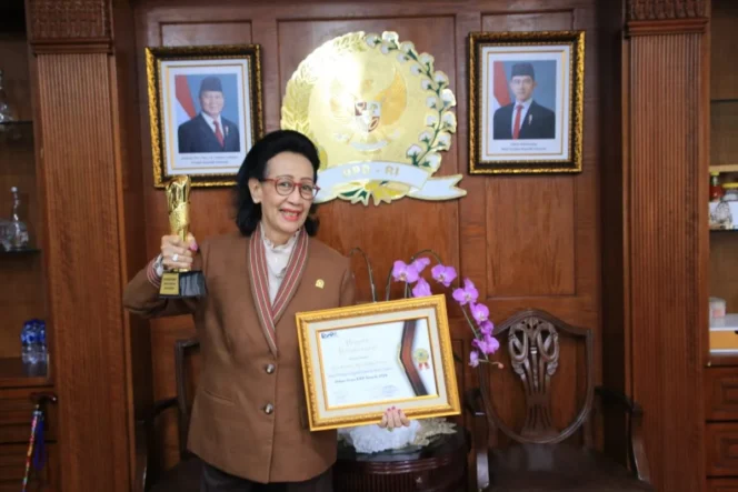 
					Dianugerahi KWP Award 2026 GKR Hemas Tegaskan Harmoni dan Budaya adalah Jati Diri Bangsa