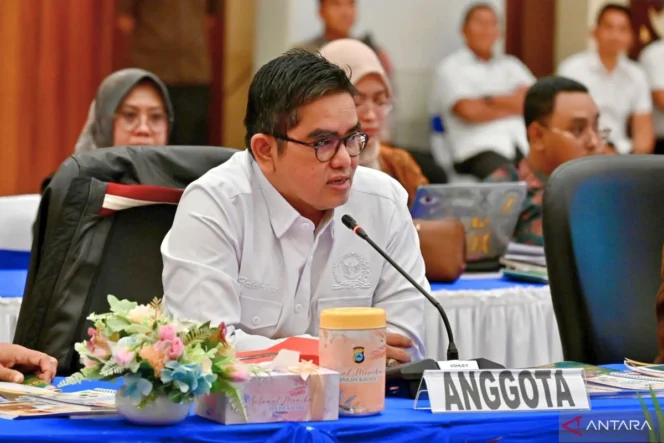 
					DPR Siap Bahas Revisi UU Polri Setelah Rekomendasi Komisi Percepatan Reformasi Polri Diserahkan