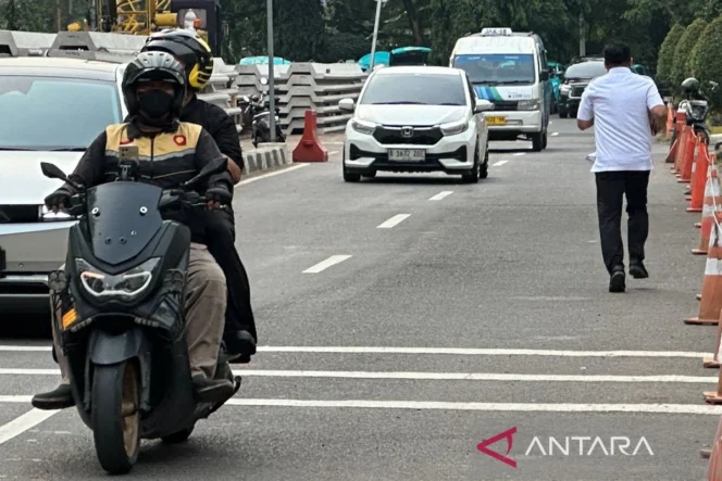 
					Dugaan Keterlibatan Pejabat Bea Cukai dalam Skandal Suap Impor Blueray Cargo Terkuak Setelah Aksi Lari dari Kejaran Awak Media