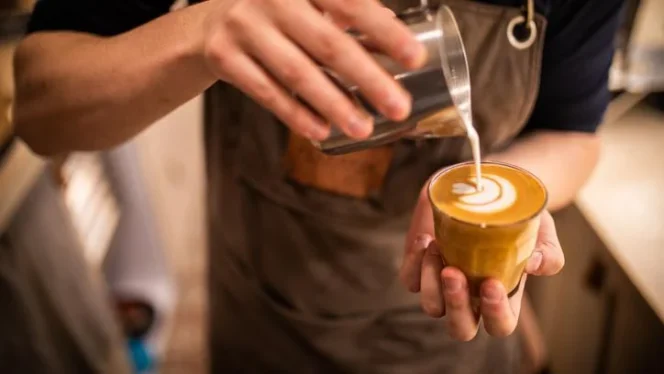 
					Eksplorasi Mendalam Mengenai Evolusi dan Ragam Jenis Latte Populer di Dunia Kopi Global