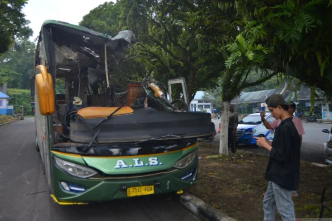 
					Evaluasi Menyeluruh Standar Keselamatan Transportasi Darat Pasca Tragedi Kecelakaan Bus ALS di Sumatera Selatan