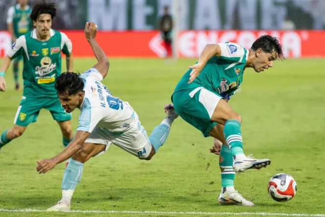 
					Faktor Fisik dan Transisi Jadi Batu Sandungan PSBS Biak Saat Dilibas Persebaya Surabaya di Gelora Bung Tomo