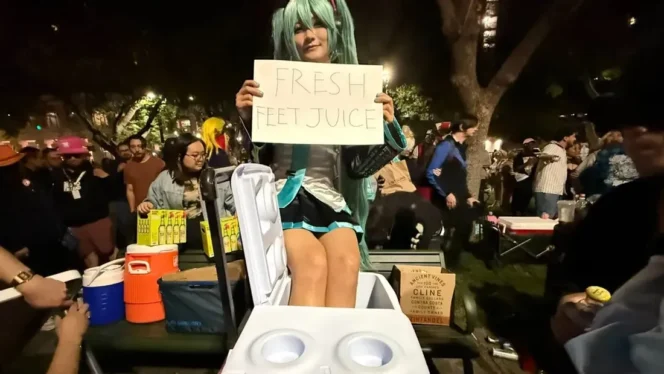 
					Fenomena Penjualan Jus Rendaman Kaki di FanimeCon 2026 Memicu Perdebatan Standar Etika dan Kesehatan di Acara Pop Culture