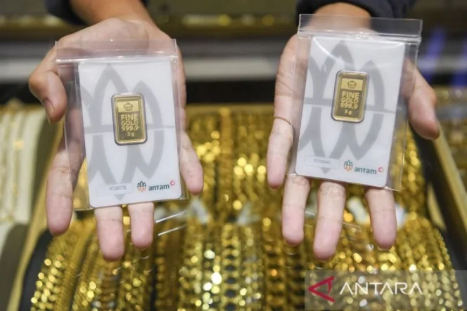 
					Harga emas Antam naik Rp25.000 menjadi Rp2,799 juta/gr pada Sabtu