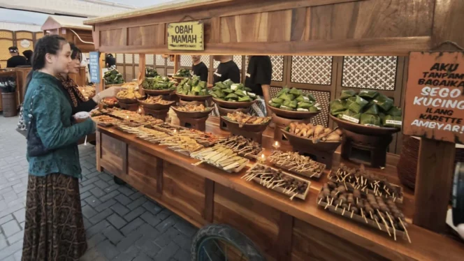 
					Inisiatif Mandiri Komunitas Senopati: Transformasi Lahan Parkir Menjadi Sentra Kuliner Plataran Senopati Sebagai Solusi Ekonomi Kreatif di Yogyakarta