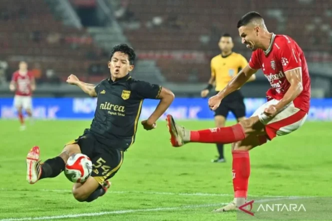 
					Jadwal Super League pekan 33: Persib Bandung dan Borneo FC kembali bersaing ketat dalam perebutan gelar juara