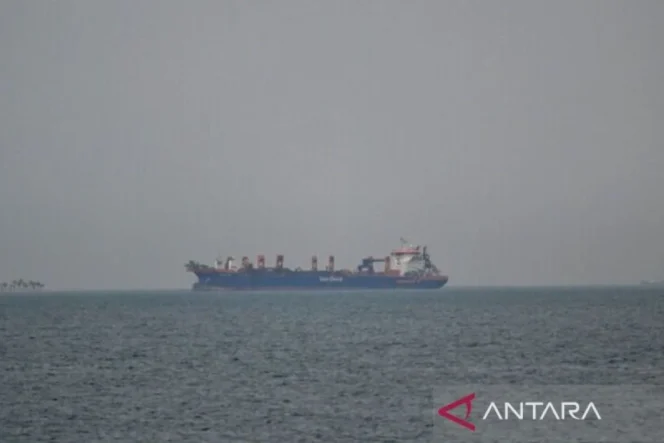
					Kapal tanker Jepang berhasil lewati Hormuz tanpa biaya tol
