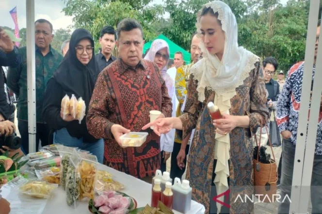 
					Kemenpar dan BPJPH Percepat Sertifikasi Halal di 1.500 Desa Wisata untuk Dongkrak Kualitas Pariwisata Nasional