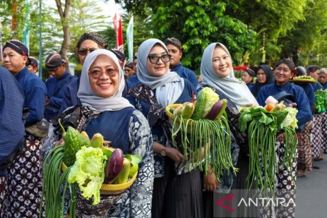 
					Kemeriahan Kirab Budaya Mangayubagya 80 Tahun Yuswo Dalem Sri Sultan Hamengku Buwono X di Yogyakarta