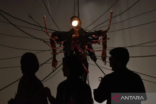 
					Kolaborasi Seni Rupa dan Sinema Indonesia: Menilik Eksplorasi Visual Macabre dalam Film Ghost in the Cell Karya Joko Anwar