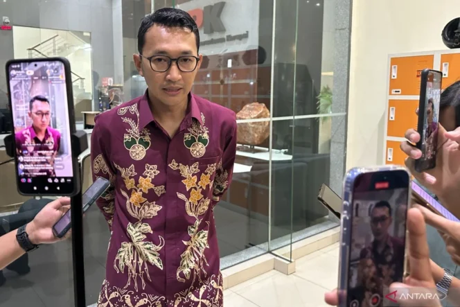 
					KPK periksa Dirut PT Catur Elang Perkasa terkait skandal investasi PPT Energy Trading