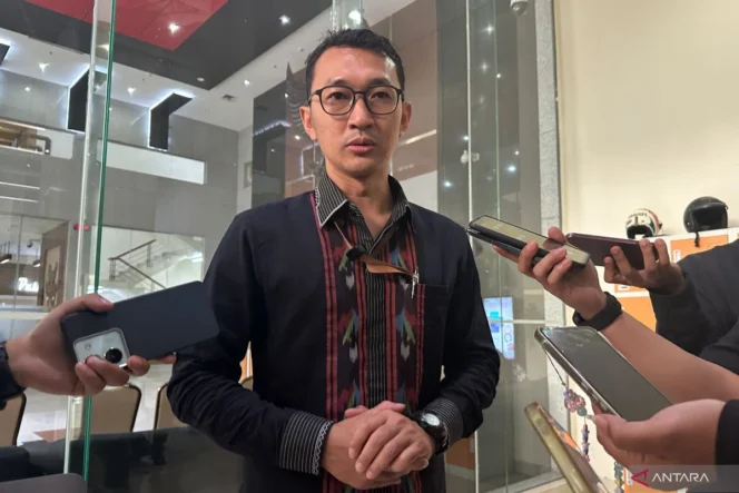 
					KPK periksa mantan Direktur Kemenkeu sebagai Komisaris Karabha Digdaya dalam kasus suap sengketa lahan di Depok