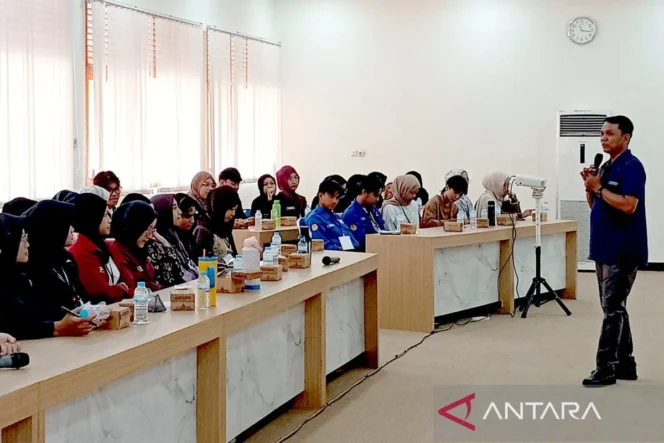 
					LKBN ANTARA Tingkatkan Kompetensi Jurnalistik Mahasiswa Purwokerto Melalui Pelatihan Intensif Standar Kantor Berita