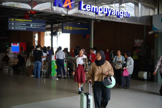 
					Lonjakan Signifikan Penumpang Kereta Api di Daop 6 Yogyakarta Jelang Libur Panjang Kenaikan Yesus Kristus