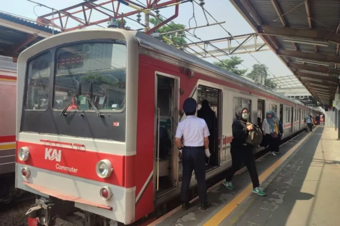 
					Mendamba ruang aman bagi pekerja perempuan dalam lintasan transportasi dan pengasuhan anak