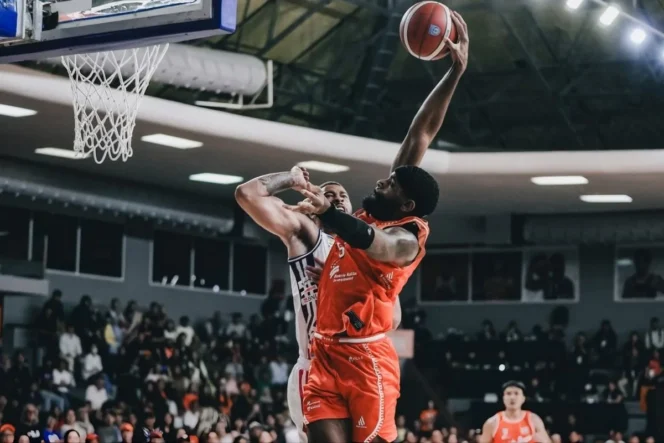 
					Pelita Jaya Basketball Jakarta Segel Tiket Semifinal IBL 2026 Usai Tundukkan RANS Simba Bogor