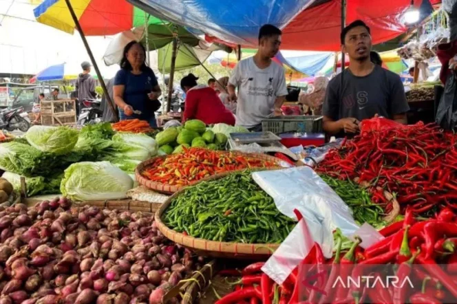 
					PIHPS: Harga cabai rawit merah tembus Rp82.450 per kilogram dan telur ayam ras stabil di angka Rp30.500 per kilogram
