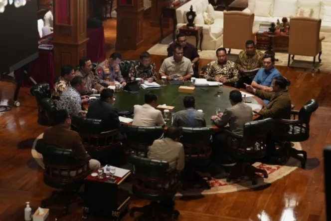 
					Presiden Prabowo Subianto Gelar Rapat Terbatas di Hambalang Bahas Strategi Pendidikan dan Pertahanan Nasional