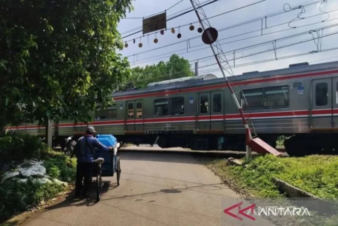 
					Rp50 ribu untuk jaga nyawa di perlintasan sebidang