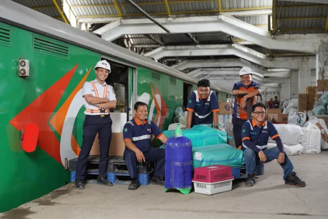 
					Strategi PT Kereta Api Indonesia dalam Mengoptimalkan Angkutan Logistik Berbasis Rel untuk Menekan Biaya Distribusi Nasional