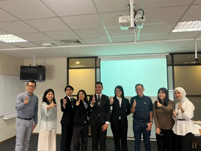 
					Tim Bullseye Consulting FEB UGM Raih Prestasi Gemilang sebagai 1st Runner-up HSBC Indonesia Business Case Competition 2026