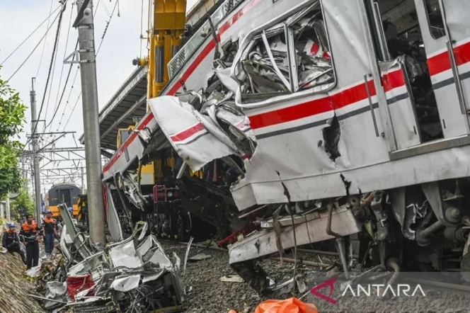 
					Tragedi di Stasiun Bekasi Timur: Mengurai Nestapa dan Krisis Keselamatan Transportasi Rel