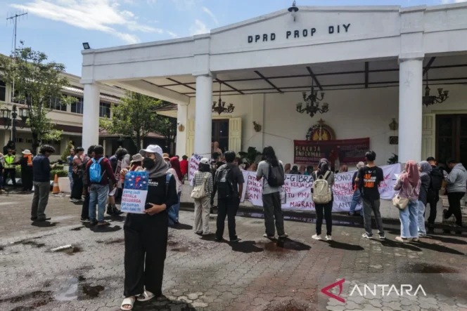 
					Tuntutan Keadilan Sosial bagi Pekerja Informal dalam Peringatan Hari Buruh Internasional 2026 di Yogyakarta