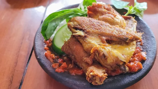 
					Viral Kasus Leptospirosis Diduga Akibat Konsumsi Ayam Gepuk di Malaysia Picu Kekhawatiran Publik Terhadap Higienitas Kuliner