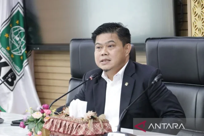 
					Wacana Kewajiban Pencantuman Nomor Ponsel di Media Sosial Sebagai Strategi Mitigasi Hoaks dan Keamanan Digital