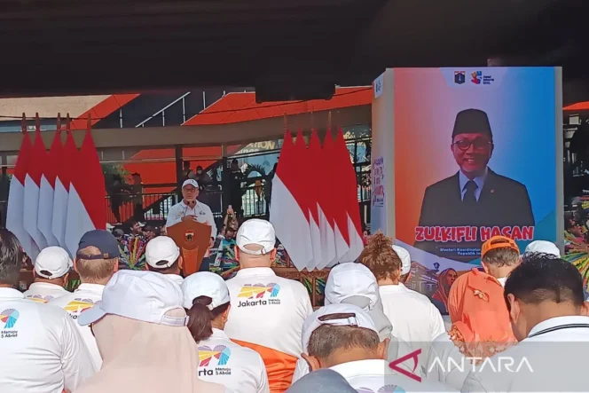 
					Zulhas Ungkap Presiden Prabowo Risau Persoalan Sampah Tak Kunjung Selesai: Reformasi Regulasi Jadi Kunci
