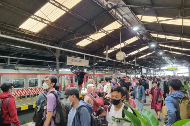 
					Daop 6 Yogyakarta catat 56.898 penumpang pada puncak arus balik libur panjang Idul Adha dan Hari Lahir Pancasila