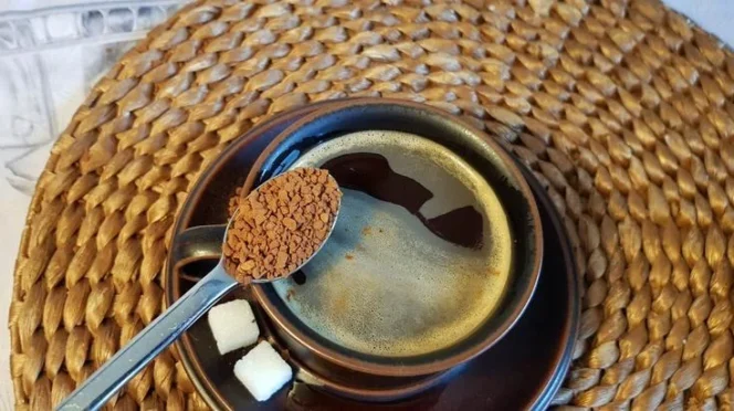 
					Dibalik Cangkir Praktis: Mengungkap Sains dan Proses Produksi di Balik Industri Kopi Instan Global