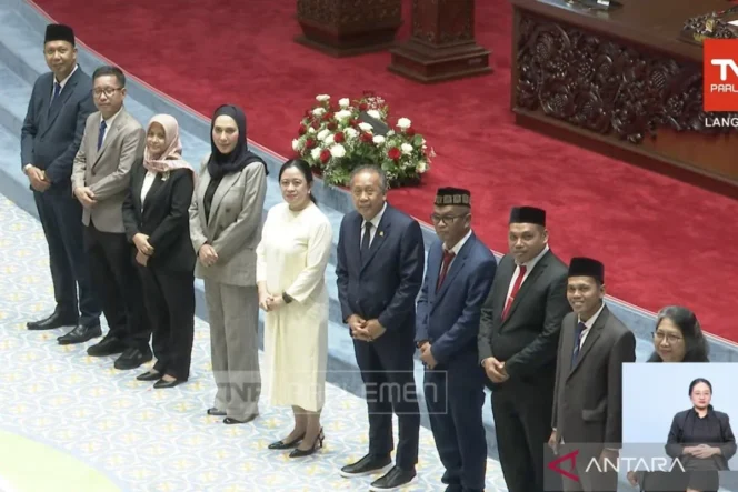 
					DPR setujui tujuh nama anggota KI Pusat periode 2026-2030 dalam rapat paripurna untuk memperkuat transparansi informasi publik