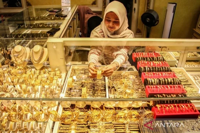 
					Harga emas tiga jenama di Pegadaian naik pada Sabtu pagi 6 Juni 2026