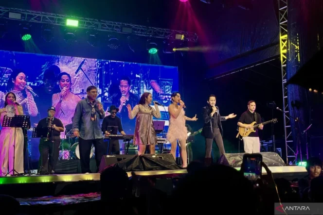 
					Hujan Deras Tak Padamkan Semangat Ribuan Penonton Diskoria Live Jazz Set di Java Jazz Festival 2026