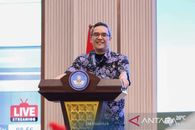 
					Kemdiktisaintek dorong perguruan tinggi tingkatkan daya saing global melalui optimalisasi beasiswa KNB